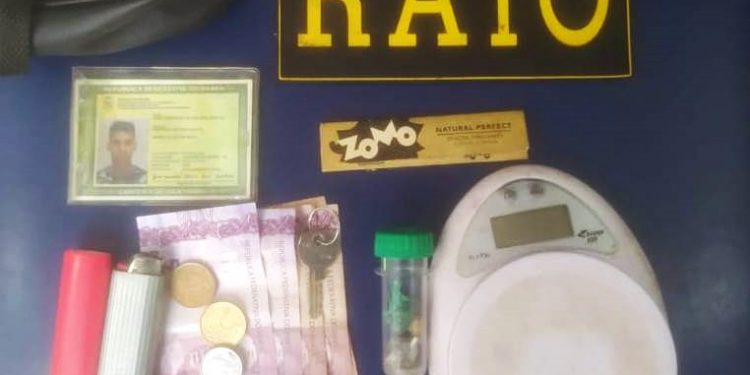 Barbalha: Jovem é detido após PM encontrar drogas e dinheiro com ele