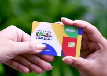 Os cartões e senhas utilizados para saque do Auxílio Brasil continuarão válidos e poderão ser utilizados para o recebimento do Bolsa Família (Foto: Divulgação)