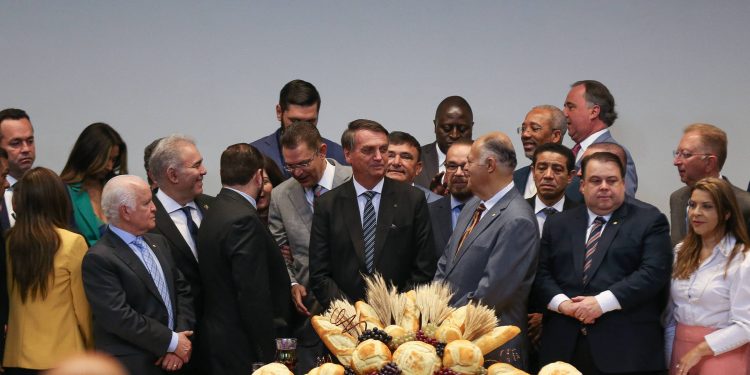 Isenção de Bolsonaro a pastores entra na mira de Receita e TCU