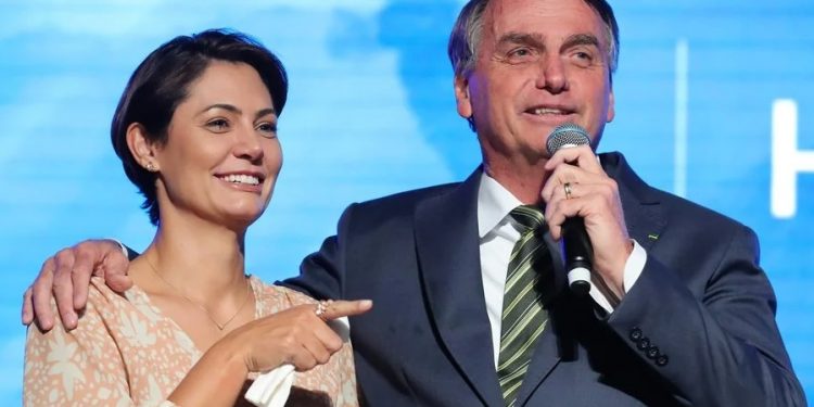 PF investigará tentativa de Bolsonaro de trazer R$ 16 milhões em joias