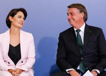 Michelle e Jair Bolsonaro durante evento de governo em julho do ano passado (Foto: Isac Nóbrega/PR)
