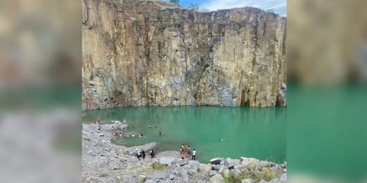 Juazeiro do Norte: Após atrair banhistas, ‘Buraco Azul’ é interditado por conter vestígios de explosivos