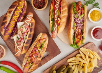 Cachorro quente e batata frita são exemplos de alimentos enquadrados como ultraprocessados (Foto: Freepik)