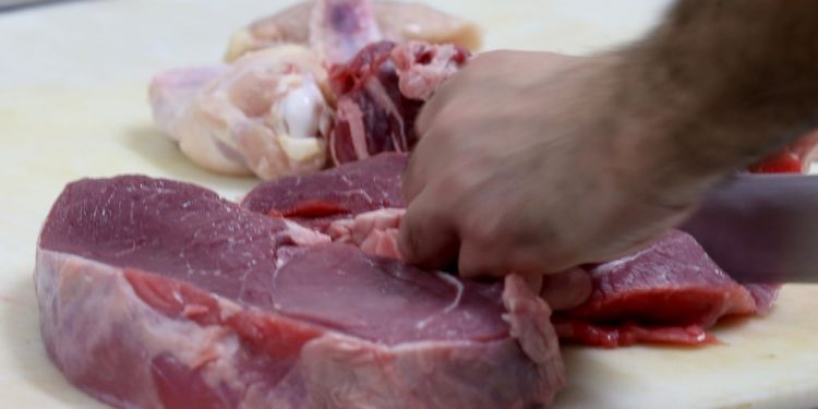 Preço da carne tem maior queda em 15 meses; picanha foi a que mais barateou
