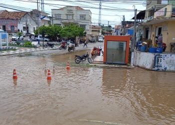 Fortes chuvas causaram danos nas vias públicas urbanas e rurais de Lavras da Mangabeira (Foto: Edileudo Lopes)