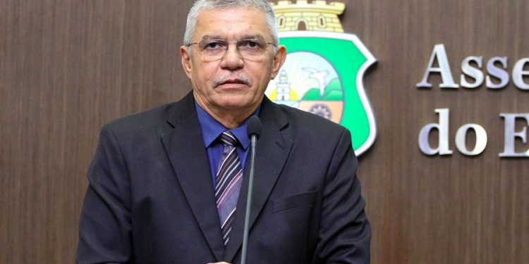 Ex-deputado bolsonarista fica inelegível por declaração de que Bolsonaro iria ‘ganhar na bala’