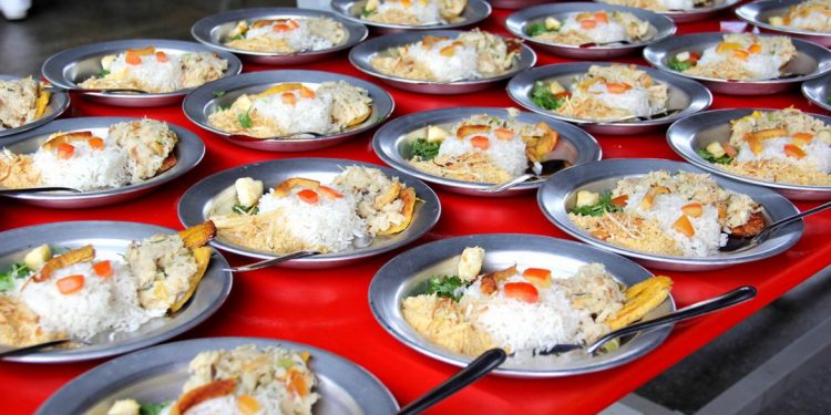 Governo Lula vai reajustar valores da alimentação escolar