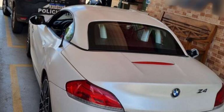 Operação em Itapipoca prende dez pessoas e apreende carro de luxo avaliado em R$ 420 mil