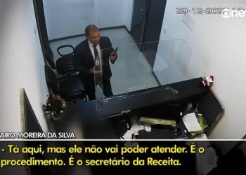 O enviado de Bolsonaro foi ao aeroporto de Guarulhos ao fim do ano passado tentar resgatar as joias antes que o novo governo começasse (Foto: Reprodução/GloboNews)