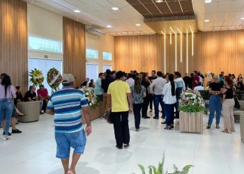 Velório da vereadora Yanny Brena é marcado por comoção de familiares e amigos