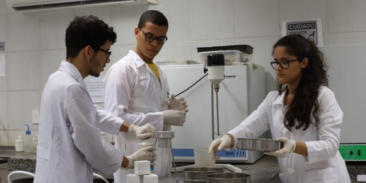 UFCA anuncia reajuste de bolsas para estudantes; veja novo valor