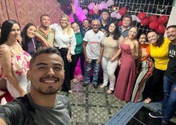 Universitário de 75 anos ganha festa surpresa de colegas de faculdade (Foto: Arquivo pessoal)