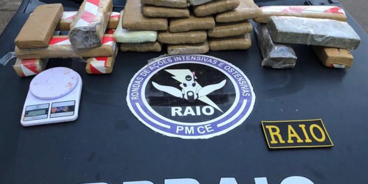 CPRaio apreende mais de 17 quilos de maconha em ação no Crato