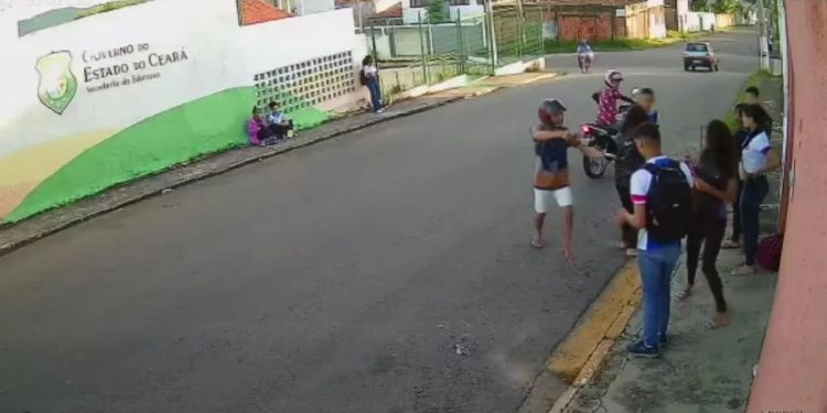 Crato: Grupo de estudantes sofre assalto à mão armada ao lado de escola