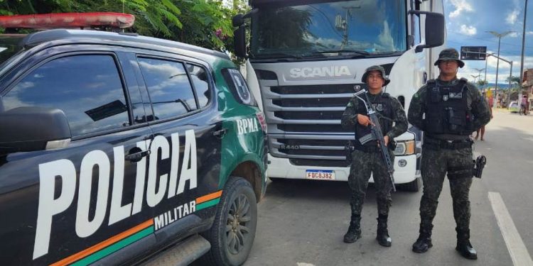 Barbalha: Polícia Militar apreende carreta roubada com carga de pneus