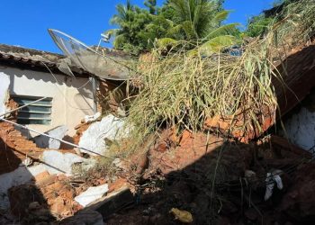 Casas desabam parcialmente no Crato após fortes chuvas (Foto: Patrícia Silva/TVM)