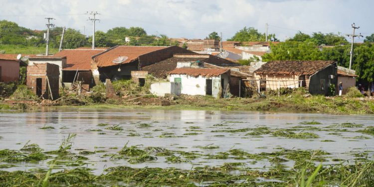 Municípios cearenses afetados pelas chuvas começam a receber benefício do Aluguel Social