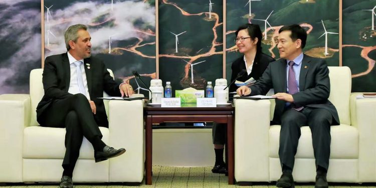 Governador Elmano de Freitas assina três acordos na China para impulsionar economia do Ceará