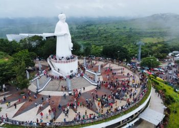 Horto de Juazeiro do Norte, onde está a estátua de padre Cícero, reúne milhares de fiéis todos os anos  (Foto: Lânio Silva/Arquivo pessoal)