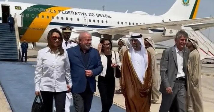 Após ida à China, Lula chega aos Emirados Árabes para discutir comércio bilateral