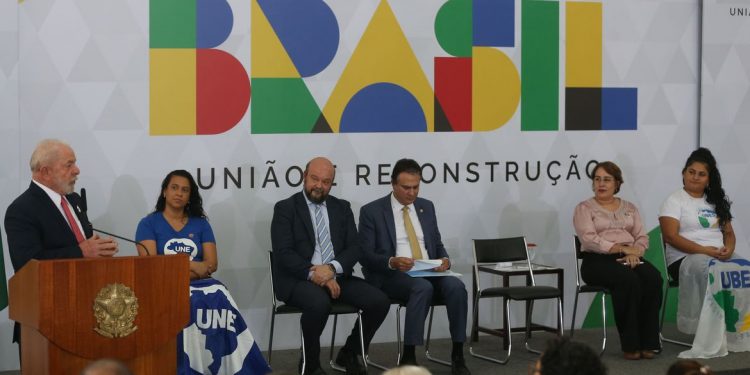 Governo Lula libera R$ 2,44 bilhões extras para universidades