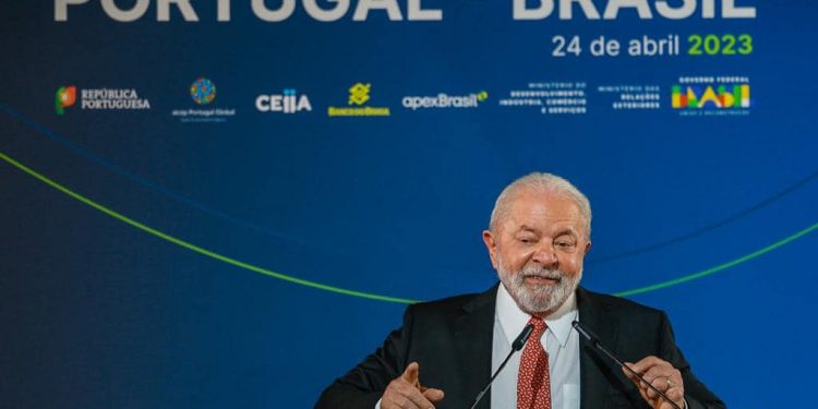 Em Portugal, Lula diz que não venderá empresas públicas