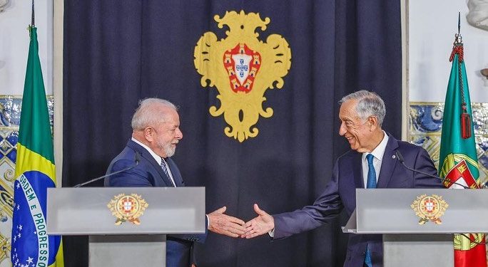 Lula assina 13 acordos em Portugal, incluindo validação de diplomas universitários e CNH