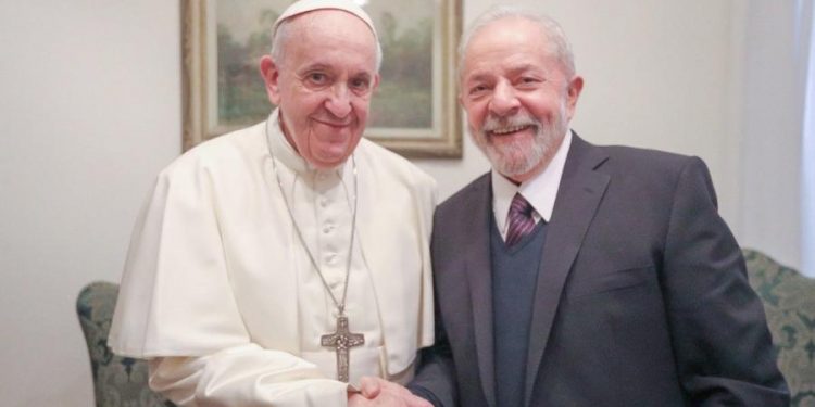 Lula foi condenado ‘sem prova’ e Dilma tem ‘mãos limpas’, diz Papa Francisco