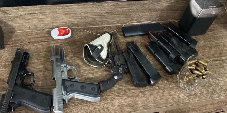 Polícia Federal prende policiais milicianos do Ceará suspeitos de assassinatos em Pernambuco