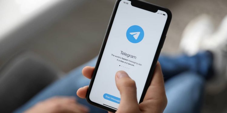 Justiça suspende Telegram e determina multa de R$ 1 milhão por não entregar dados sobre grupos neonazistas