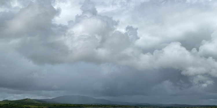 Ceará segue com condições para chuvas em todas as macrorregiões neste início de semana
