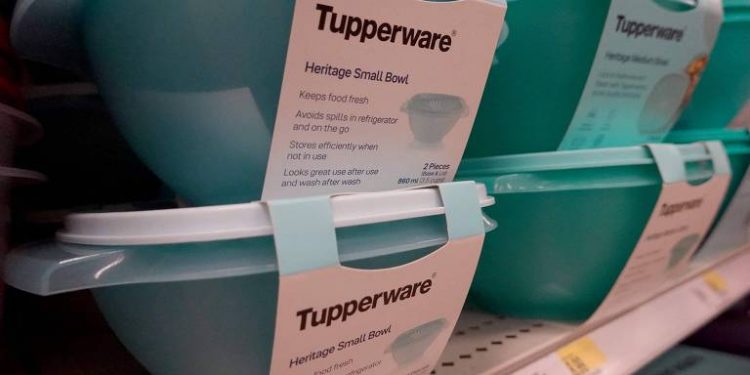 Tupperware admite que pode falir e despenca quase 50% na Bolsa