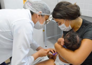 Primeira dose da vacina meningocócica é aplicada aos 3 meses de vida (Foto: Divulgação/Sesa)