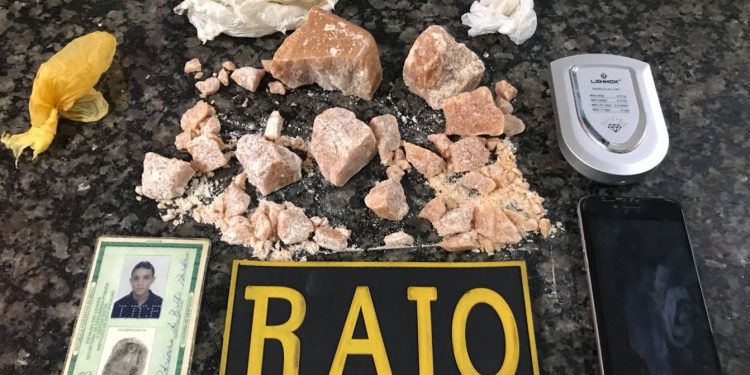 CPRaio prende homem em posse de 237 gramas de crack em Crato