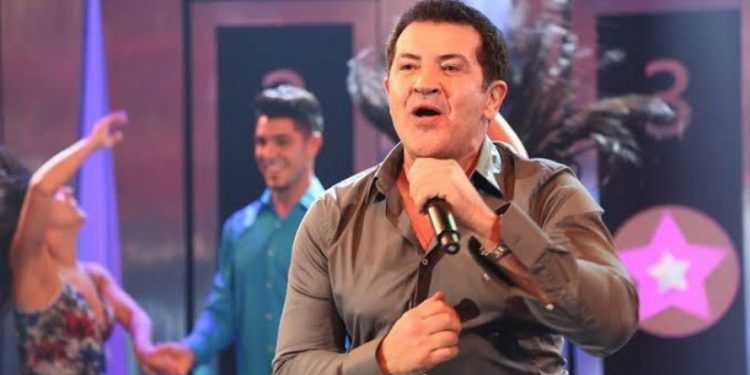 [VÍDEO] Beto Barbosa se revolta e abandona programa ao vivo: ‘Preconceito’