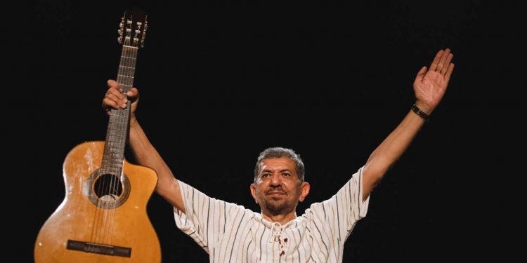 Cleivan Paiva faz show no Cineteatro São Luiz nesta sexta-feira (2)