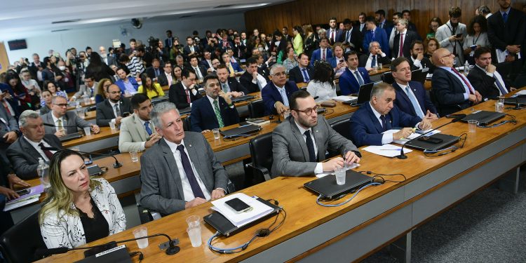 Eliziane Gama é eleita relatora da CPI do 8/1; Arthur Maia será o presidente