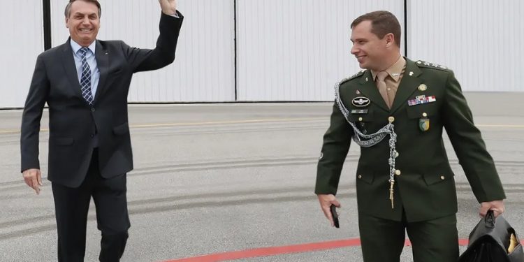 Bolsonaro sabia de fraude em cartão de vacinação, dizem PF e Moraes