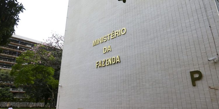 Para cumprir teto de gastos, governo indica bloqueio de R$ 1,7 bilhão em investimentos ou custeio