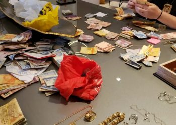 Durante a operação, Polícia Civil do Ceará apreende dinheiro na residência de chefe de facção (Foto: Divulgação/PCCE)