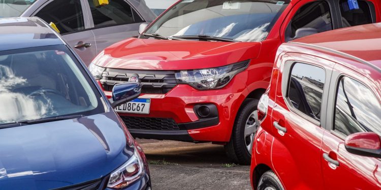 Governo prorroga por 15 dias venda exclusiva de ‘carro popular’ para pessoas físicas