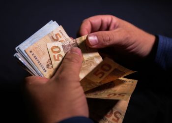 Receita abre consulta a segundo lote de restituição do IR nesta sexta (23); veja como consultar