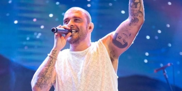 Diogo Nogueira chama Bolsonaro de ‘besta’ durante show em Caruaru; assista