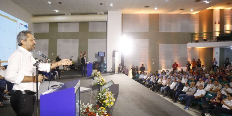Governador Elmano de Freitas participa do 1° Fórum Desenvolve Nordeste, no Crato