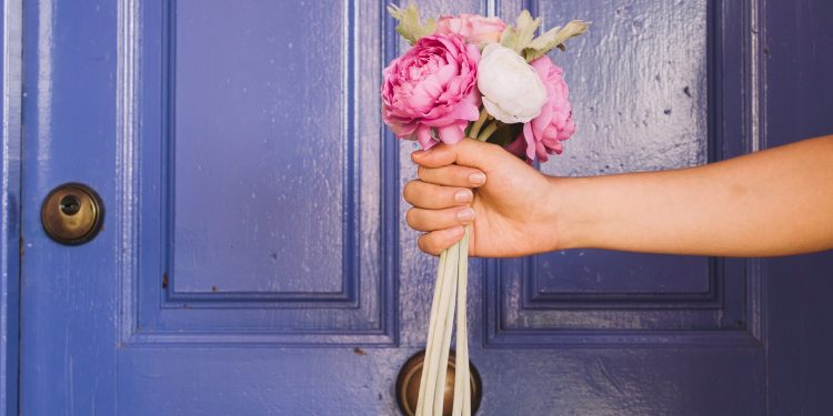 Portas, flores e molotovs – Por Alexandre Lucas