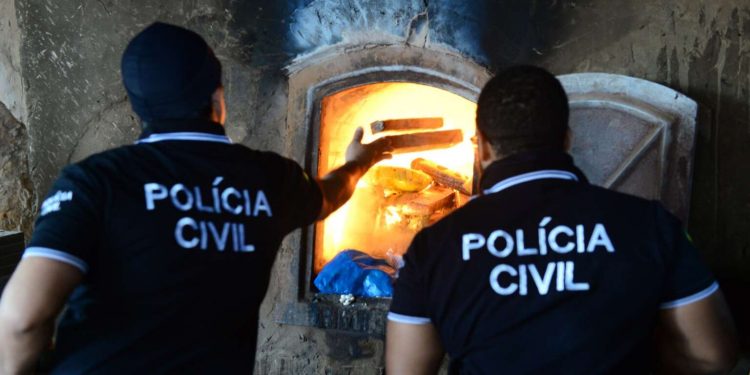 Polícia Civil incinera mais de 1,5 tonelada de drogas apreendidas no Ceará e no Mato Grosso do Sul