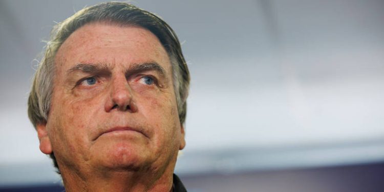 Bolsonaro é declarado inelegível por 8 anos pelo TSE após mentiras e ataques ao sistema eleitoral