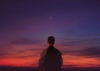 Universo enluarado – Por Alexandre Lucas