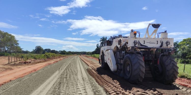Pavimentação da CE-153 entre Porteiras e Missão Velha vai diminuir o trajeto entre as cidades