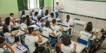O valor definido pelo Ministério da Educação (MEC) sai de R$ 4.867,77 para R$ 5.130,63, com jornada de 40 horas semanais (Foto: Divulgação/Governo do Ceará)